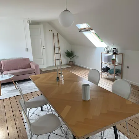 Udlejning Af To Vaerelser Med Udsigt Til Parken Beliggende I Centrum Homestay *