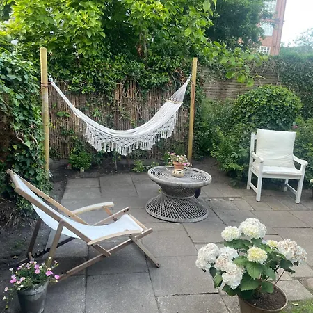 Stort Vaerelse Udlejes I Herskabslejlighed Midt I By בית אירוח אודנזה