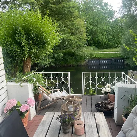 בית אירוח Stort Vaerelse Udlejes I Herskabslejlighed Midt I By אודנזה