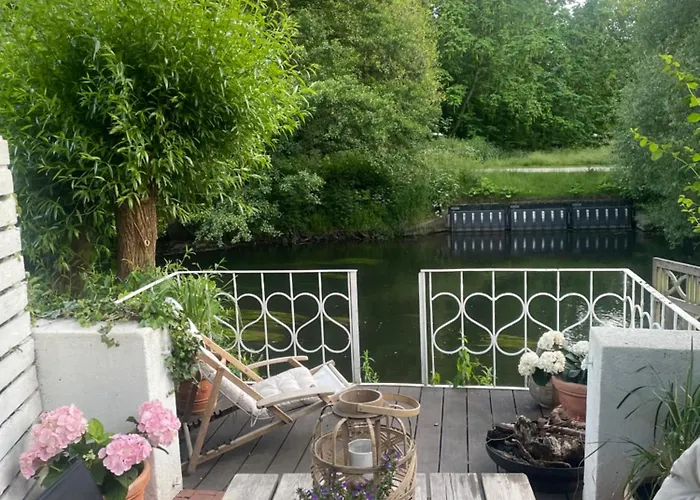 Rum i privatbostad Stort Vaerelse Udlejes I Herskabslejlighed Midt I By Odense